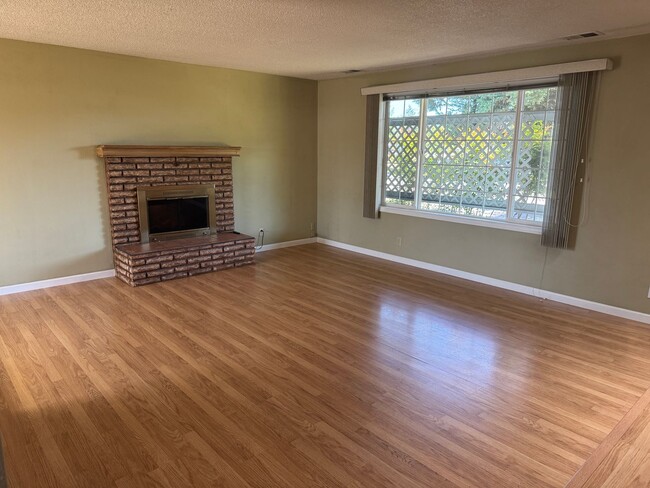 Photo - 2-bedroom/1 bathroom duplex with garage and shed!
