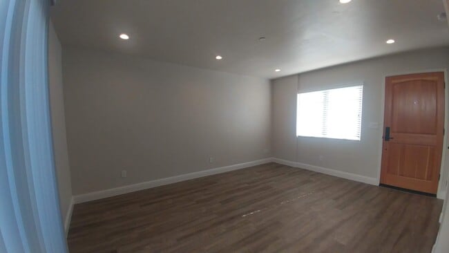 Living Room - 126 Cowell St Unit 128