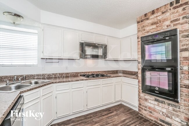 Photo - 26218 Maplewood Dr