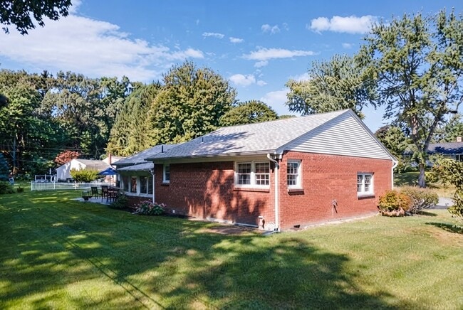 33 Newton Rd