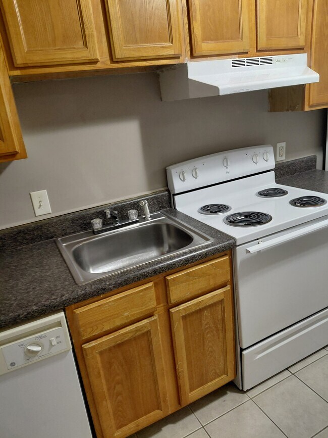 Photo - 548 Thurmond St NW