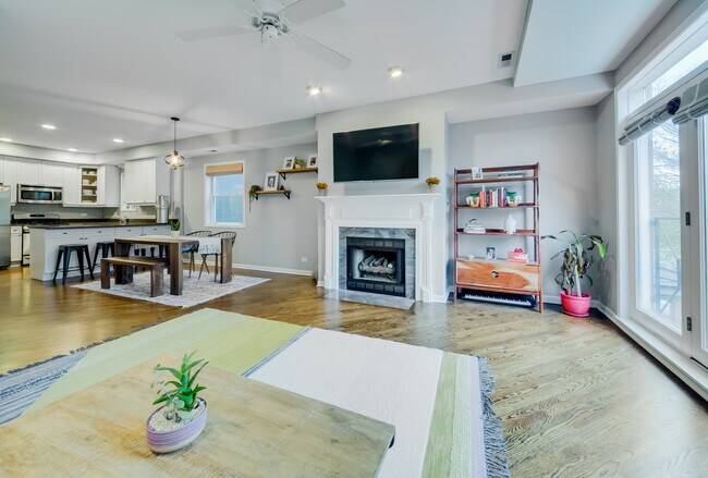 Photo - 1541 W Roscoe St Unit 2