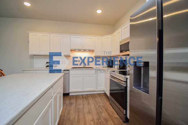 9052 W Ark Pl