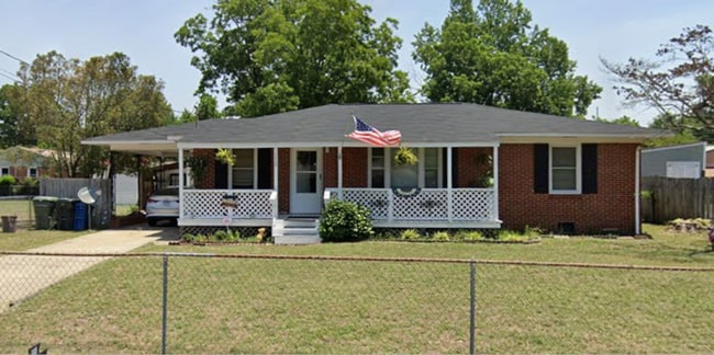 Building Photo - 3 Bed / 1 Bath Available in Lafayette Villiage!