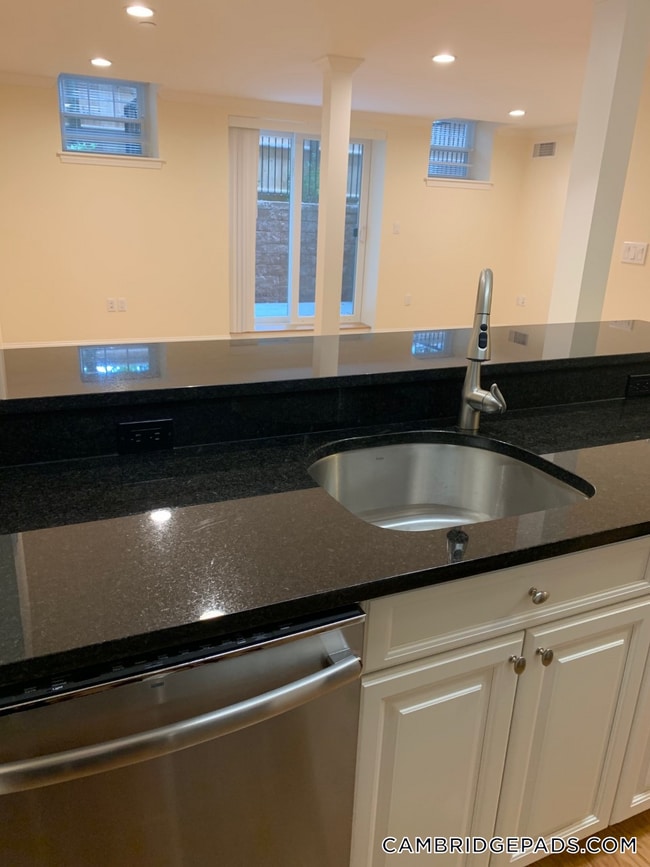 Photo - 22 Chauncy St Unidad D