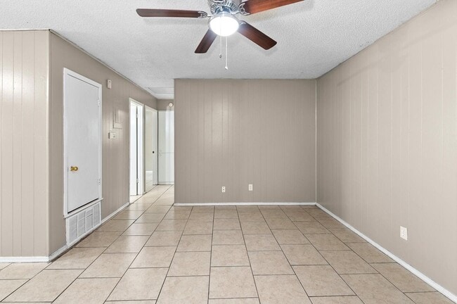 Photo - 1611 Jones St