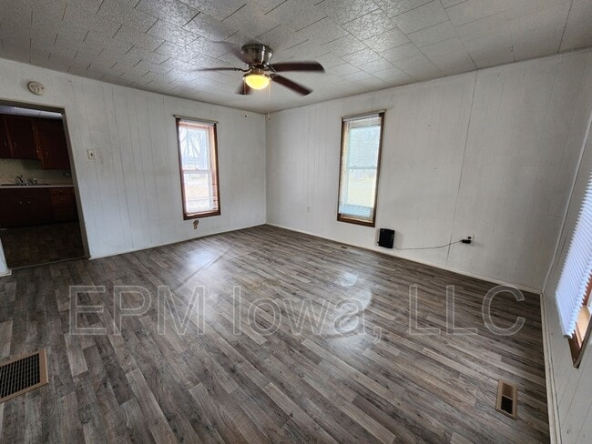 Photo - 403 9th Ave SW