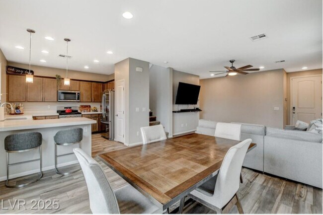 Photo - 1014 Solemn Cactus Ave