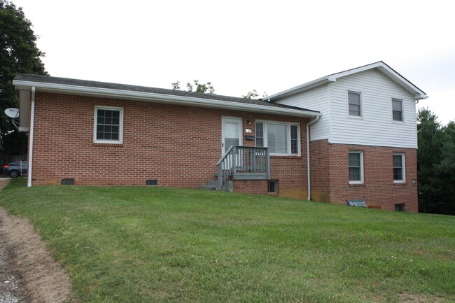 Building Photo - 730 N 2nd St Unit -B Rental