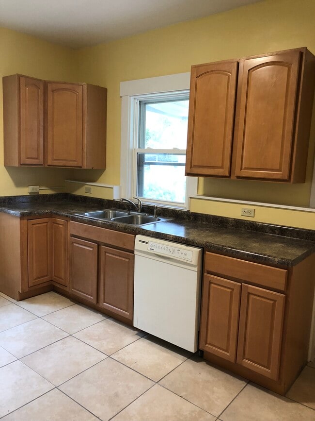 Photo - 235 S 6th St