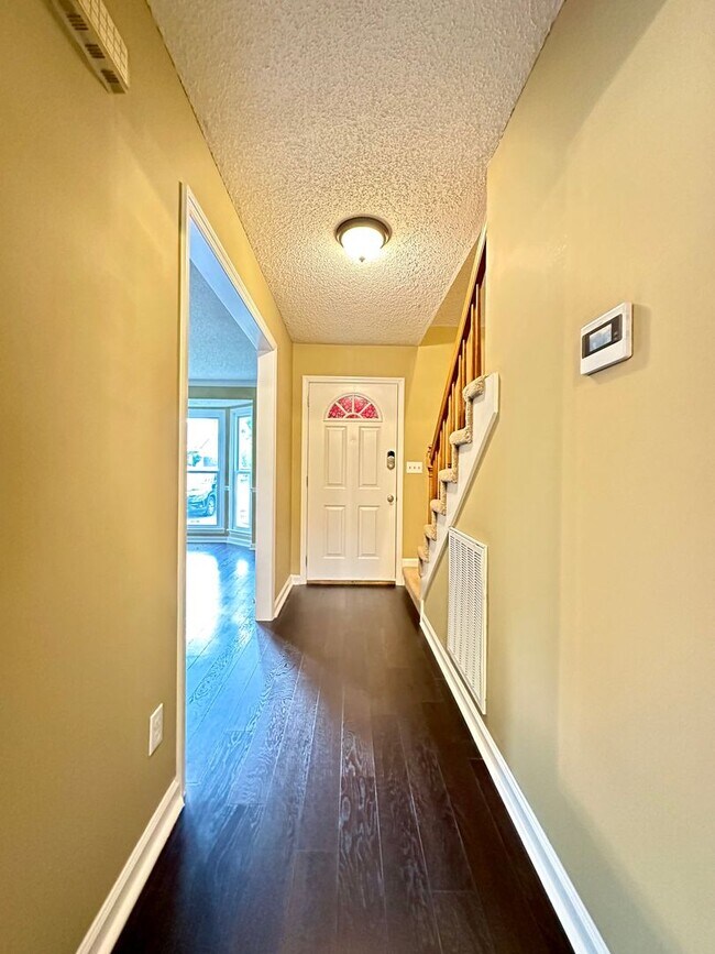 Photo - 642 Gardendale Ln