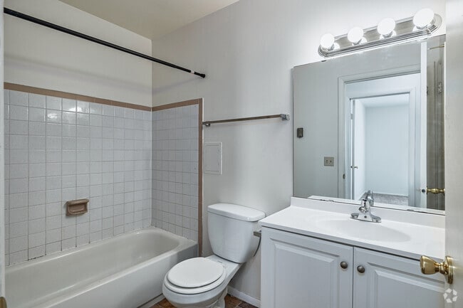 2BD, 1BA - 758SF