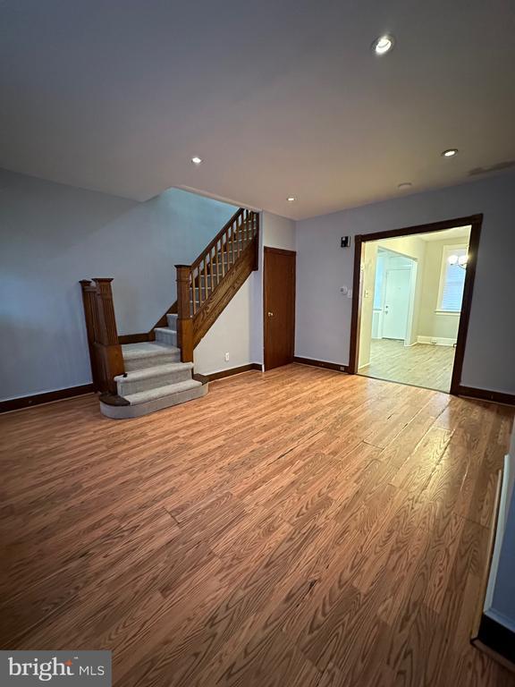 Photo - 2046 Conlyn St