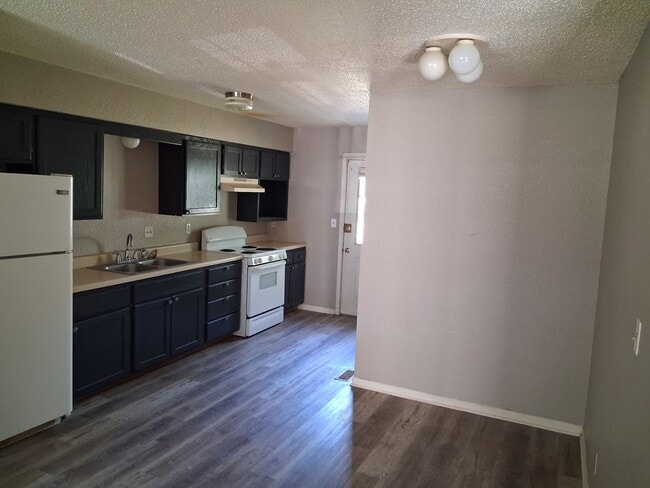 Photo - 1010 N Elm St