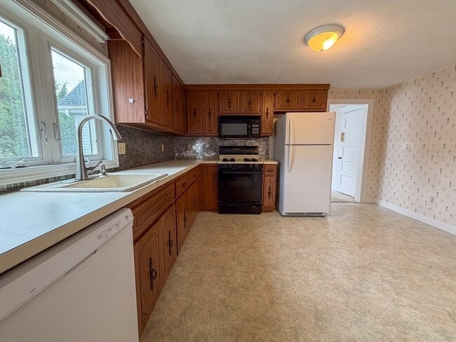 Photo - 233 Forest St