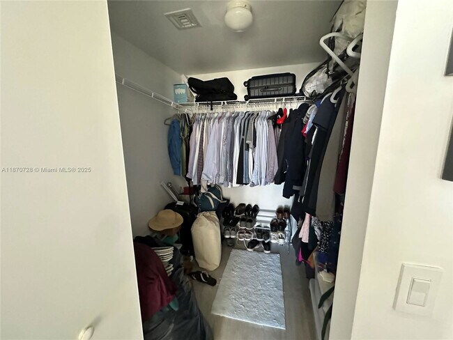 Photo - 45 SW 9th St Unidad 1902