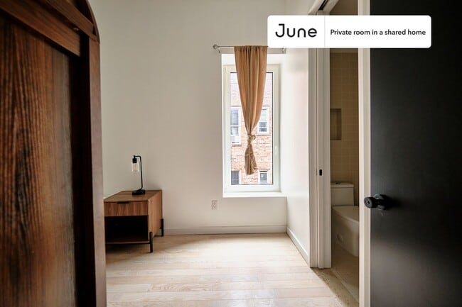 Room in Shared 4 bed/4 bath home in Ditmas Park