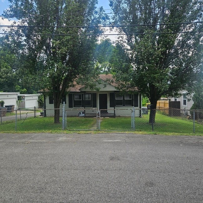 Building Photo - Charming 2BR House in Nashville