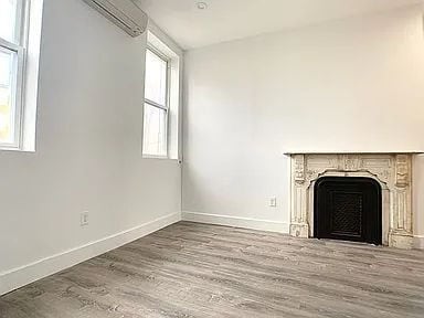 Photo - 231A Madison St