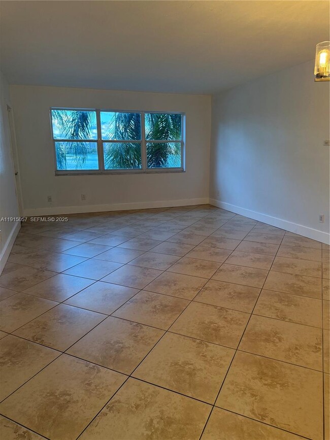 Photo - 18901 NE 14th Ave Unit 204