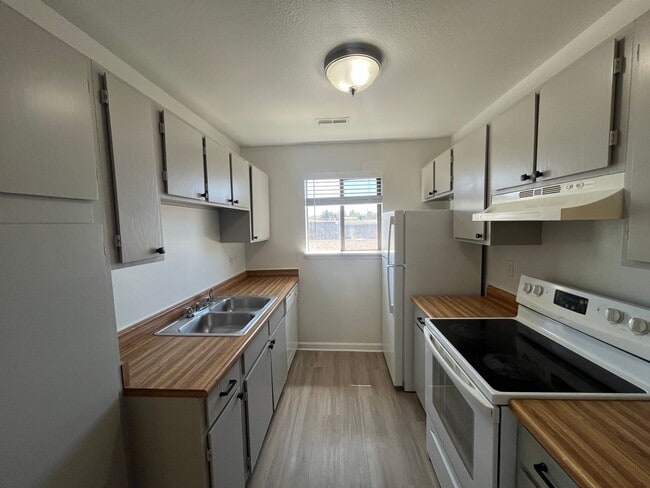 Photo - $500 OFF MOVE IN SPECIAL-  2BD/2BA with in unit washer/dryer Unit 202