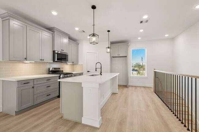 Building Photo - 6326 Del Rio St