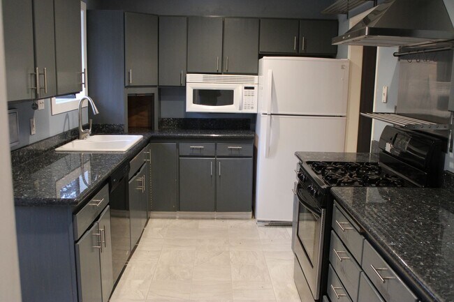 Photo - Charming 3 Bed 1 Bath House on tree lined ...