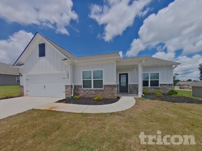 Photo - 1004 Claas Wy