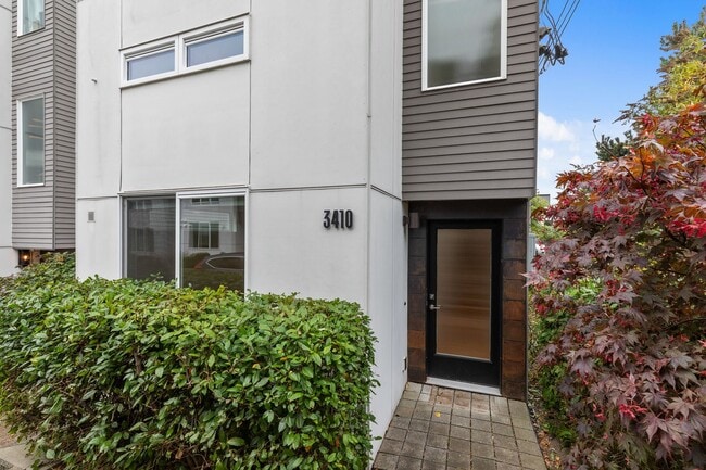 Photo - Stunning 3BR/2BA home in Seattle’s Magnolia Neighborhood