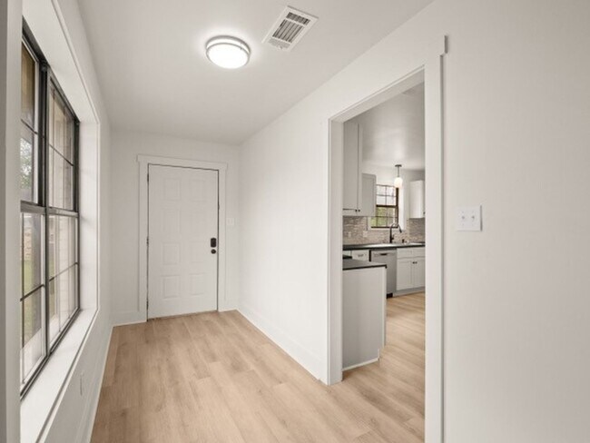 Photo - 100 Franklin St