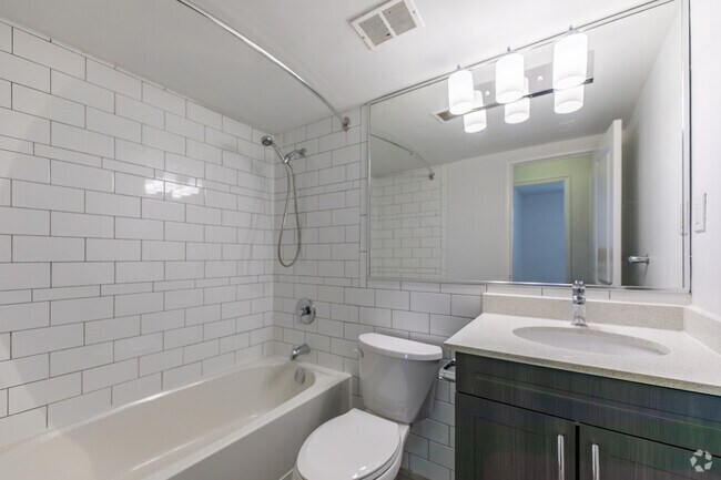 2BR, 1BA - 800SF - Bathroom