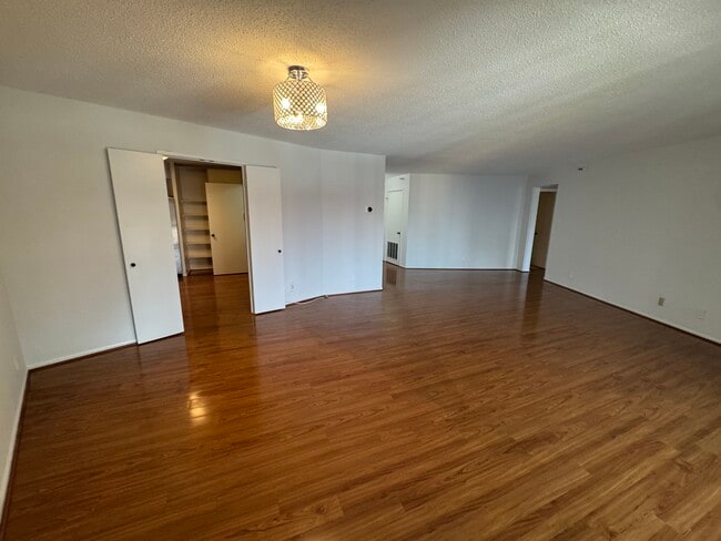 Photo - 1600 N Oak St Unit #1632