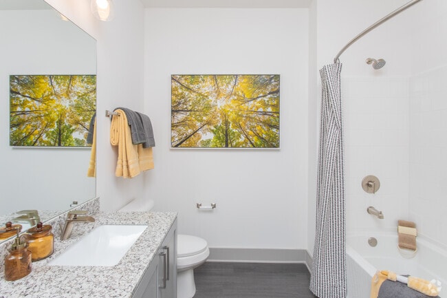 2BR, 2BA - 1115SF