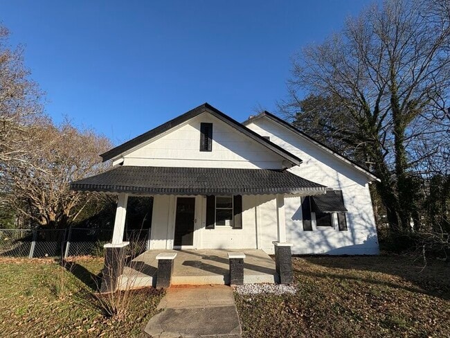 Building Photo - 315 Columbia Rd