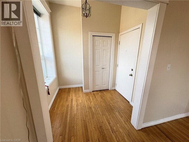 Photo - 55 Barton St W Unité 3