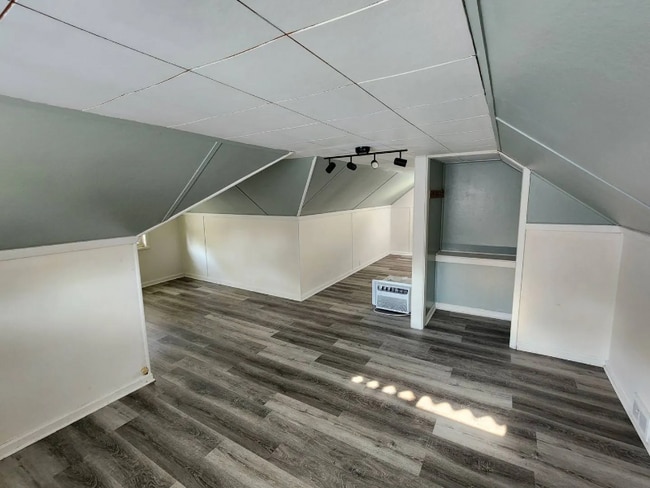 Photo - 11202 Mountview Ave