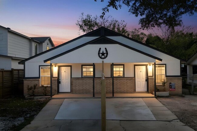 Photo - 1115 Brookswood Ave