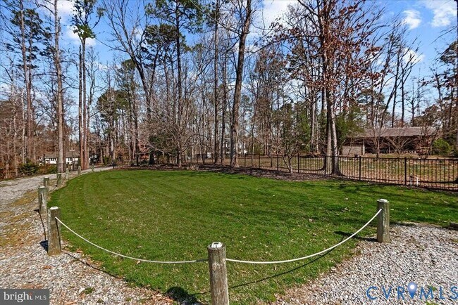 Photo - 686 Lake Caroline Dr