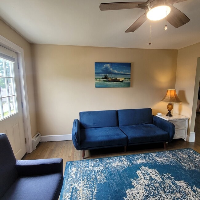 Spacious living room - 1235 Gardners Neck Rd Unit 2