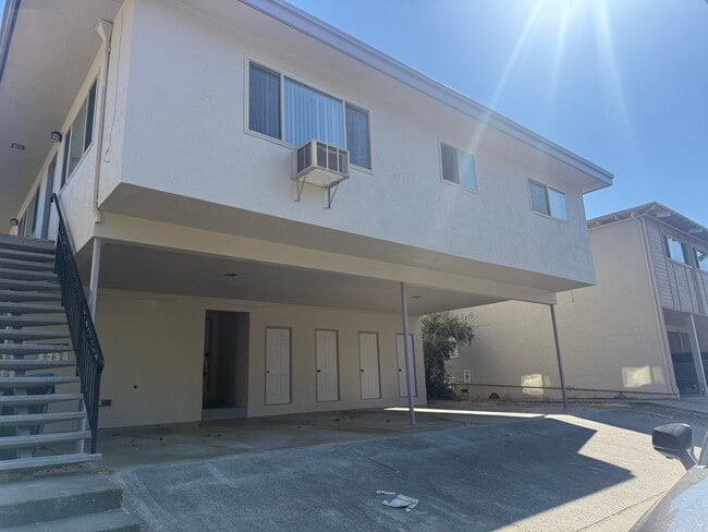 Building Photo - 130 Village Ct Unit 130 Village Ct