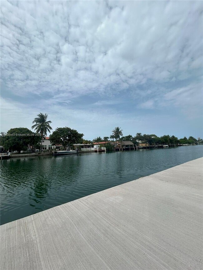 Photo - 1945 Calais Dr Unidad 2