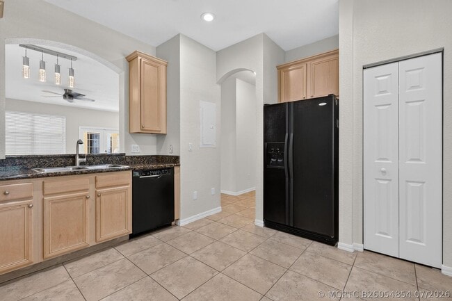 158 W Thatch Palm Cir