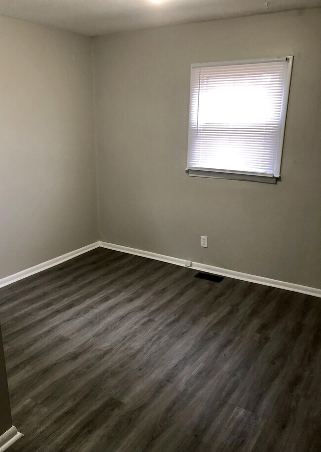 Photo - 1623 E 73rd St