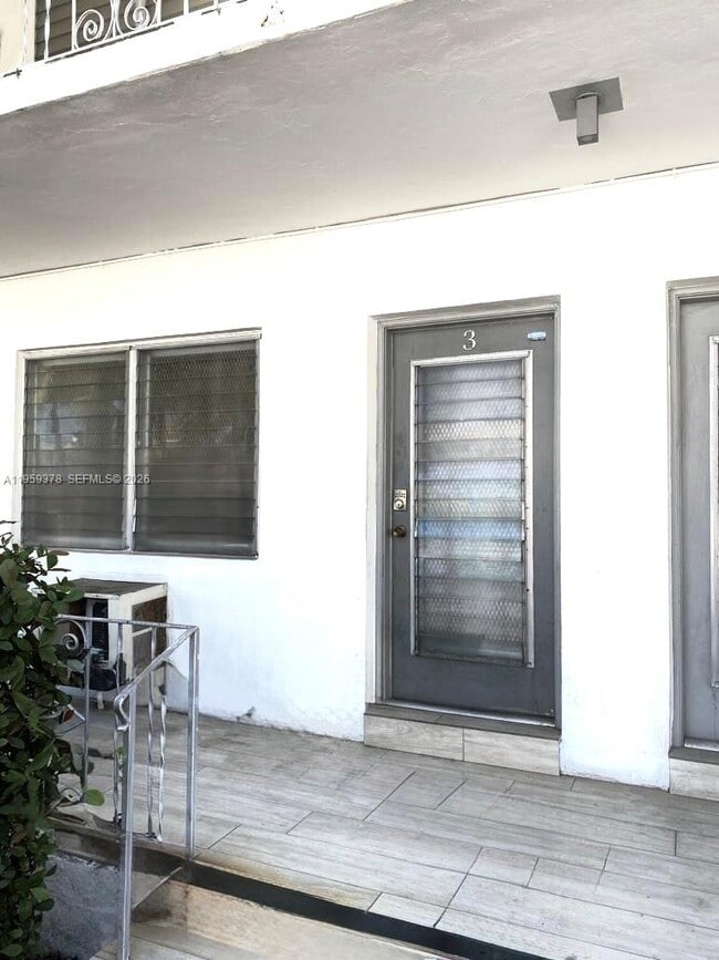 Building Photo - 761 Euclid Ave Unit 3