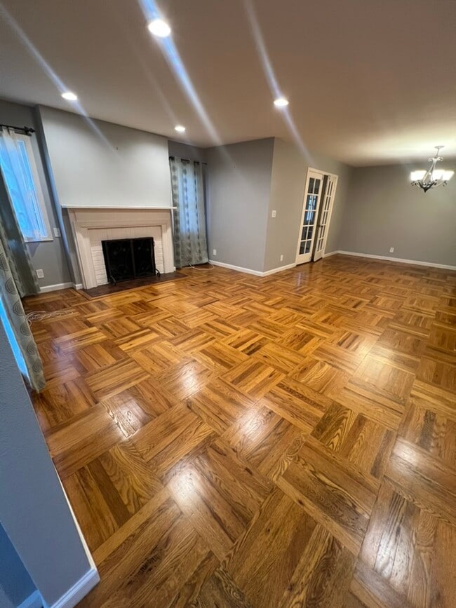 Photo - 2733 Bryant St