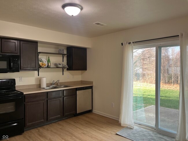 Photo - 2014 Falcon Ct