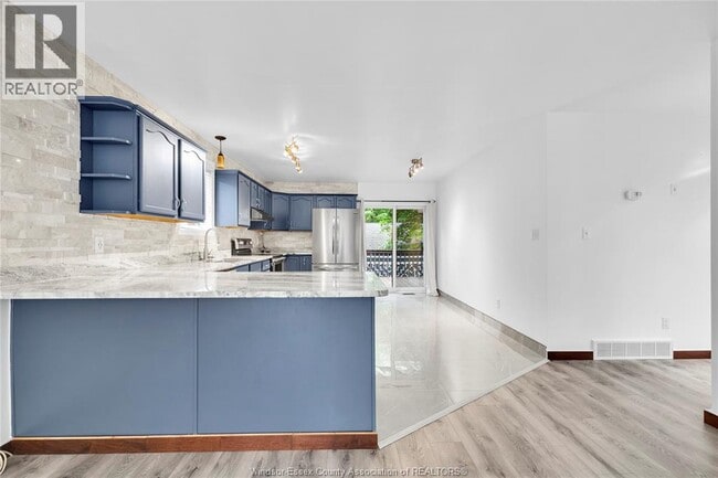 Photo - 6860 Matchett Rd
