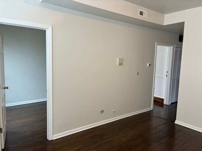 Photo - 1235 S Kolin Ave Unidad 2