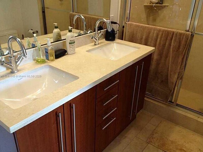 Photo - 79 SW 12th St Unidad 3010-S