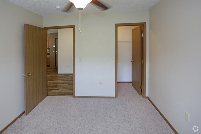 2BR, 2BA - 1,050 SF